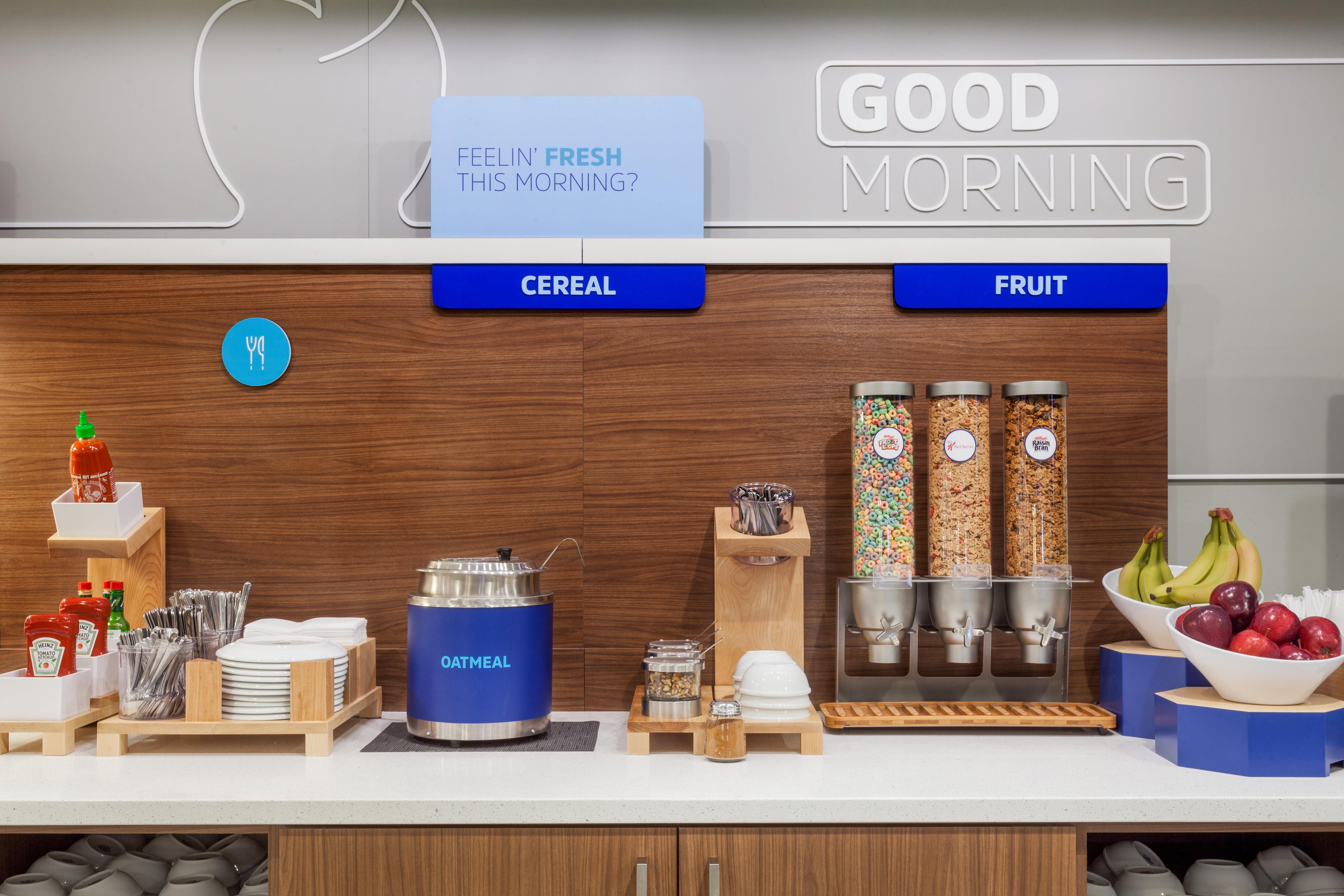Holiday Inn Express Pratt By Ihg Exterior foto