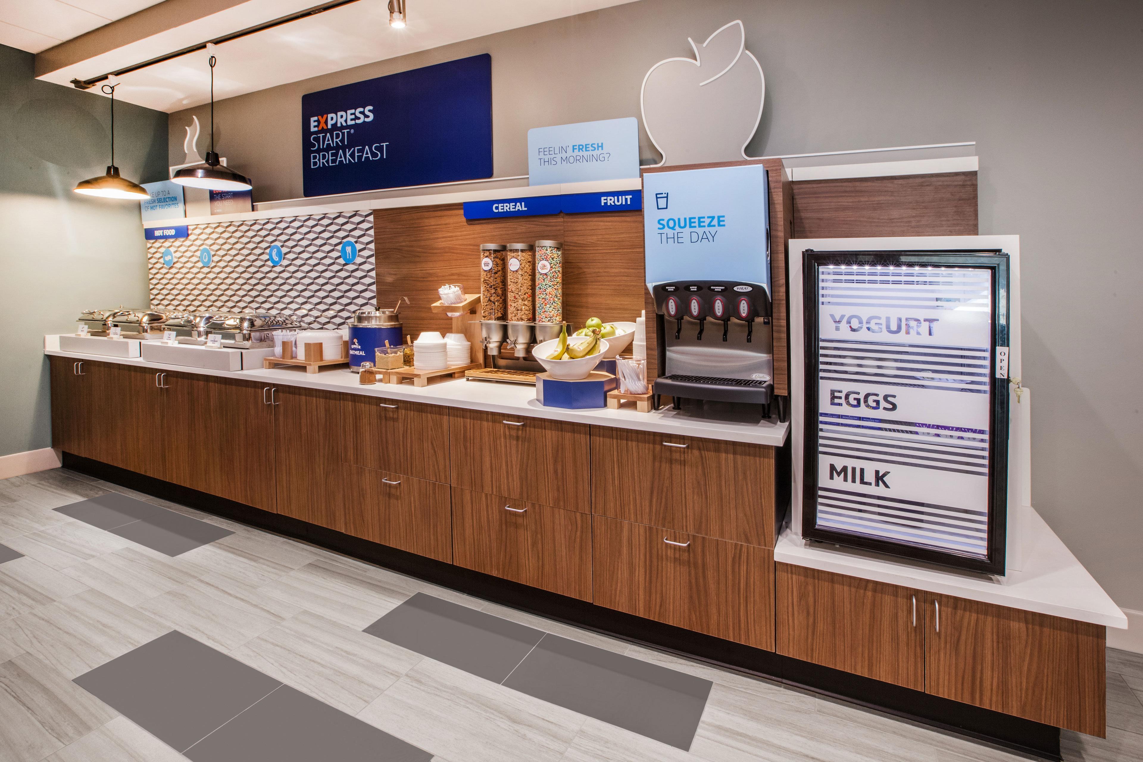 Holiday Inn Express Pratt By Ihg Exterior foto