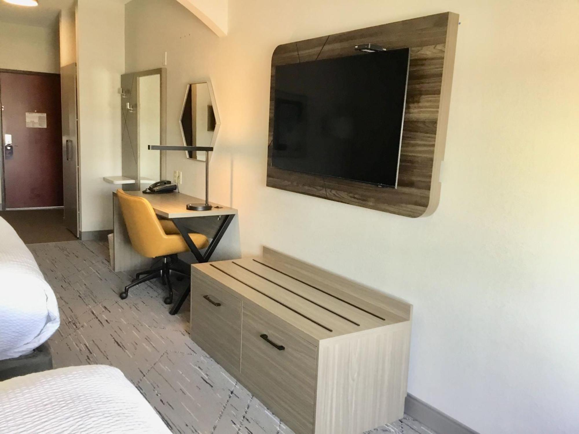 Holiday Inn Express Pratt By Ihg Exterior foto